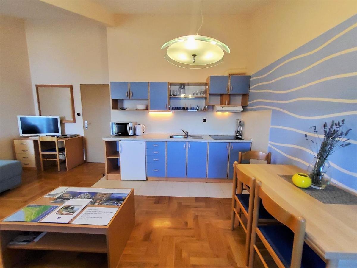 Apartments Petra I Karlo Turanj Exterior photo