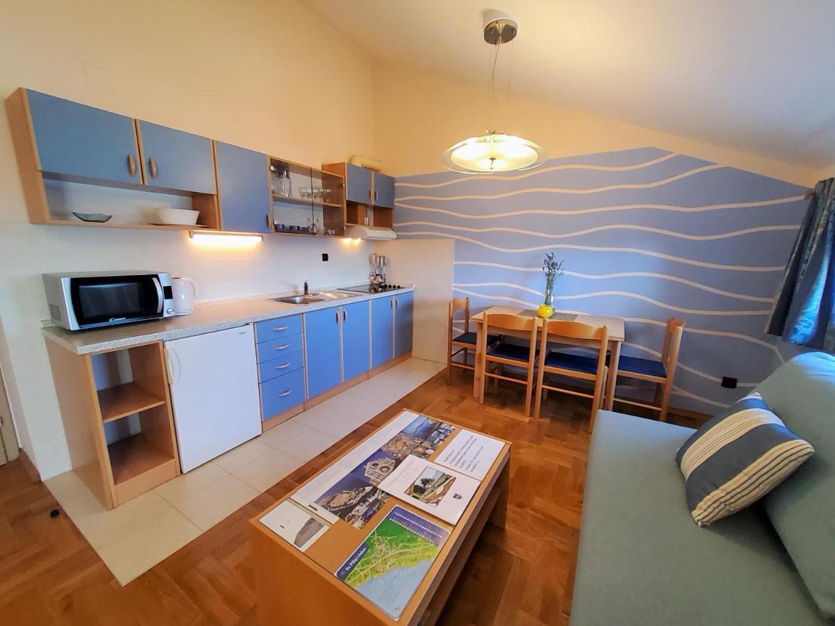 Apartments Petra I Karlo Turanj Exterior photo