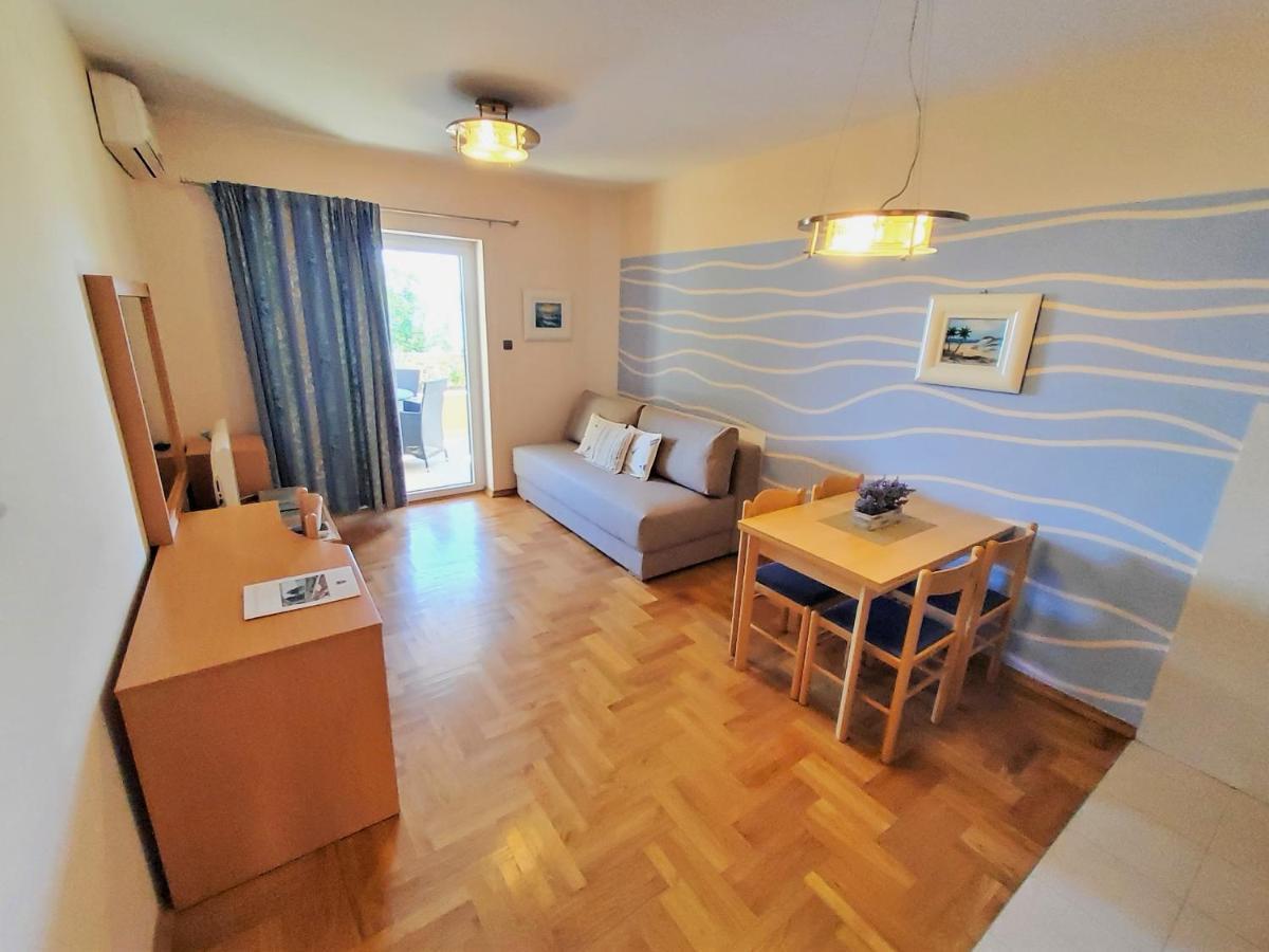 Apartments Petra I Karlo Turanj Exterior photo