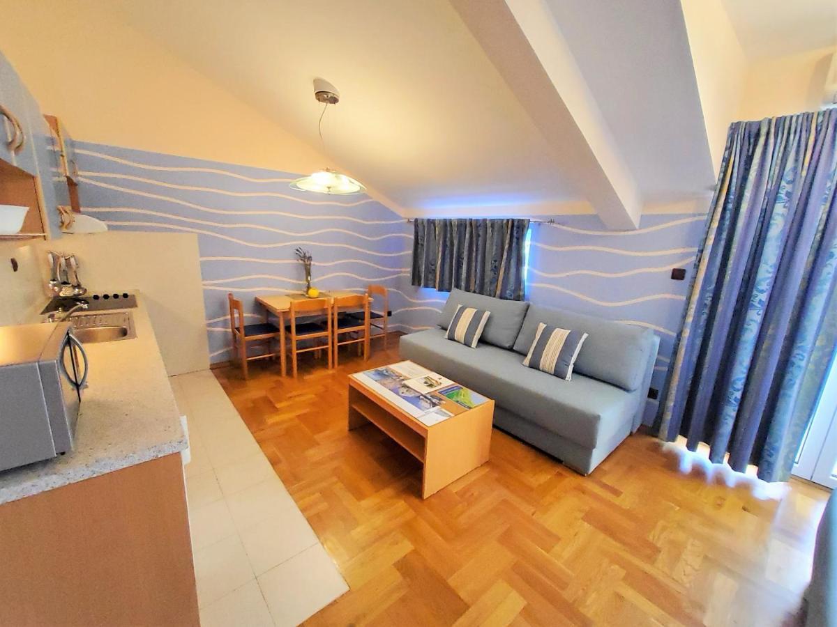 Apartments Petra I Karlo Turanj Exterior photo